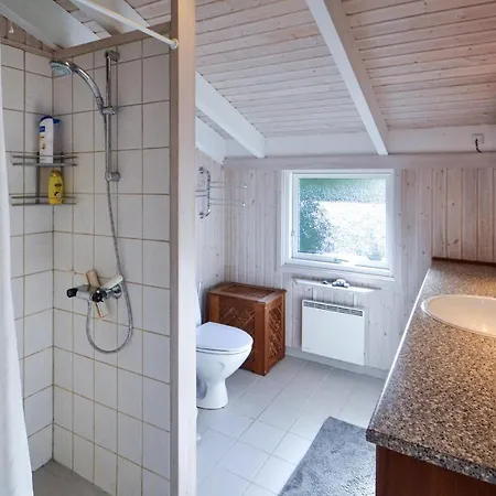 3 Bedroom Awesome In Holiday home *