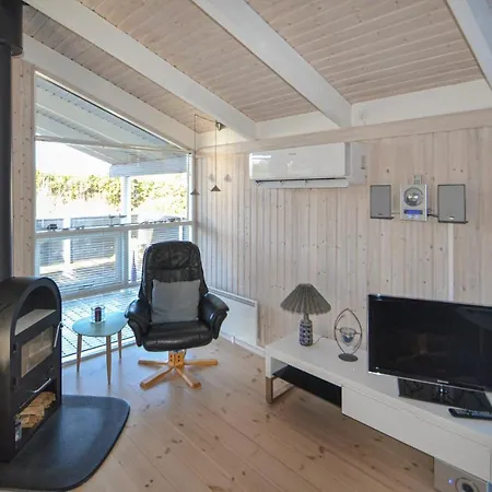 3 Bedroom Awesome In Holiday home Glesborg