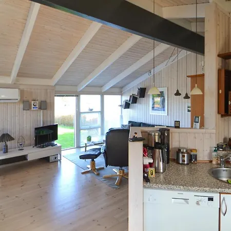 3 Bedroom Awesome In Holiday home Glesborg